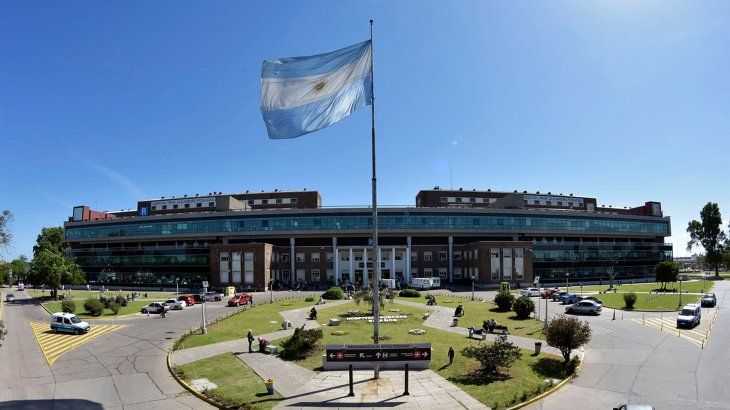 Trabajadores del Hospital Posadas realizan un paro