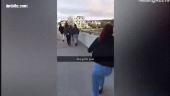 Impresionante caída jugando a el piso es lava