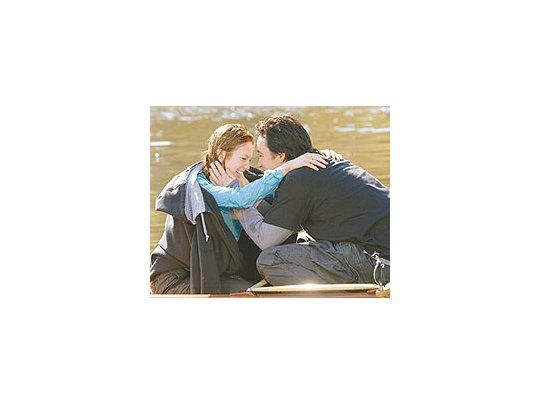 Diane Lane yJohn Cusack,cabeza delbuen elencode «Se buscapareja»,comediaromántica enla que todoslanzanbocadillosingeniosos (yde los otros)casi sinrespirar, y asíy todo se vecon agrado.