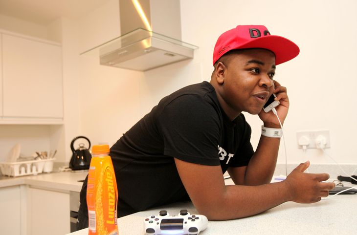 Robert Mfune pasó de trabajar en una cadena de comida rápida a contar los millones en su cuenta de banco. Robert Mfune pasó de trabajar en una cadena de comida rápida a contar los millones en su cuenta de banco.