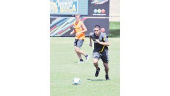 Juan Román Riquelme volverá hoy a tratar de que «la pelota le obedezca». En las prácticas sucede; ¿pasará esta noche ante Santamarina?