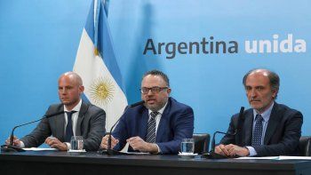 El secretario de la Pequeña y Mediana Empresa y de los Emprendedores, Guillermo Merediz; el ministro de Desarrollo Productivo, Matías Kulfas, y el titular del Banco Nación, Eduardo Hecker.