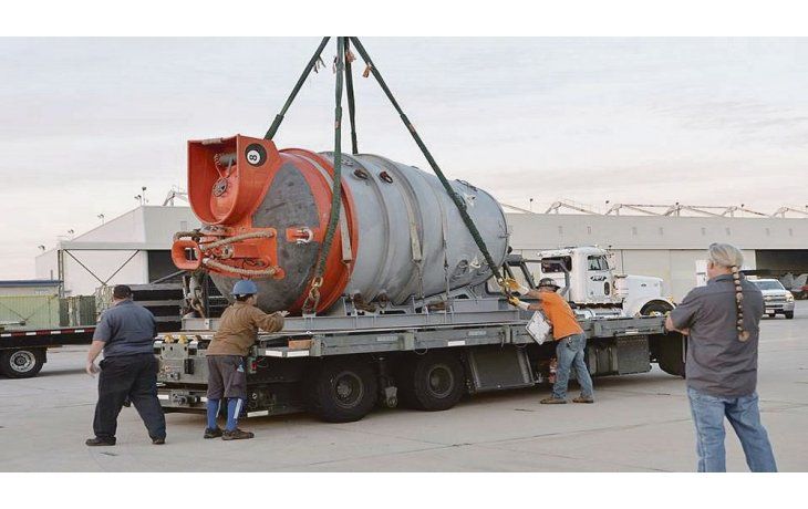 ámbito.com | Ayuda. En el aeropuerto de Miami se realizó el cargamento hacia  Comodoro Rivadavia, donde llegó el sábado. EE.UU. envió tres Globemaster C 17 y un submarino de rescate.
