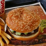 Burger King cuenta con más de 110 locales en Argentina, que ahora están en venta. Burger King cuenta con más de 110 locales en Argentina, que ahora están en venta.