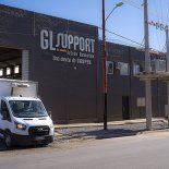 Con foco en Vaca Muerta, la nueva instalación de GL Support Sitios Remotos podrá producir hasta 12.000 viandas diarias y duplicar su capacidad en la región. Con foco en Vaca Muerta, la nueva instalación de GL Support Sitios Remotos podrá producir hasta 12.000 viandas diarias y duplicar su capacidad en la región.