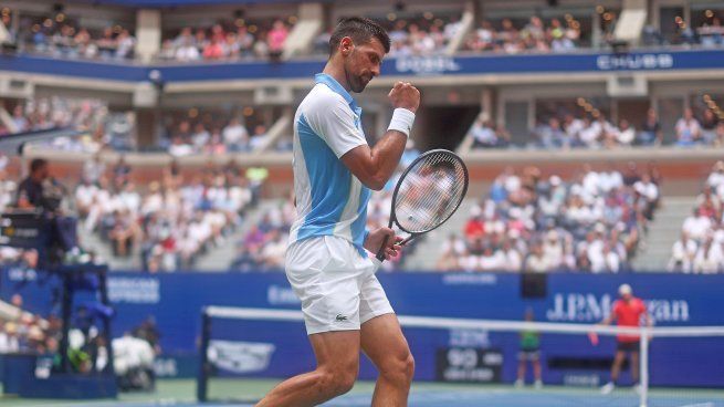 Puño apretado. Novak Djokovic quiere seguir rompiendo marcas en el tenis.