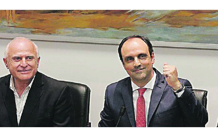 chispazos. Lifschitz y el intendente radical José Corral. Chicanas y cruces atizan la previa de la campaña a gobernador del próximo año.