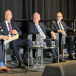 Daniel González, secretario coordinador de Energía y Minería, Luis Lucero, secretario de Minería, y Diego Sucalesca, titular de la Agencia Nacional de Inversiones. Daniel González, secretario coordinador de Energía y Minería, Luis Lucero, secretario de Minería, y Diego Sucalesca, titular de la Agencia Nacional de Inversiones.