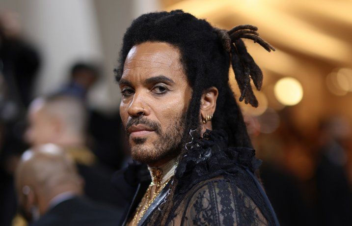 Lenny Kravitz will be the singer of the opening show of the Champions League final. 