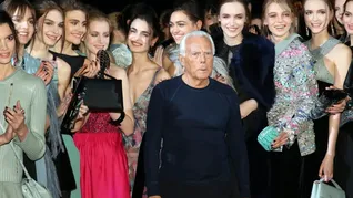 Las creaciones de Armani no se quedaban en sus desfiles: llegaban a la alfombra roja iluminando a sus actrices.&nbsp;