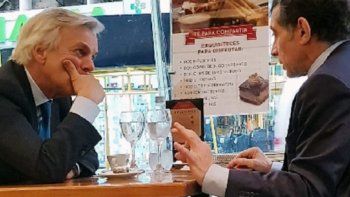 En 2018, la cámara de un celular captó el encuentro de Martín Irurzun y Pepín Rodríguez Simón, quienes compartieron un café en el bar Biblos, ubicado en Santa Fe y Libertad.