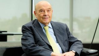 Domingo Cavallo insistió en la necesidad de una reforma financiera. Domingo Cavallo insistió en la necesidad de una reforma financiera.