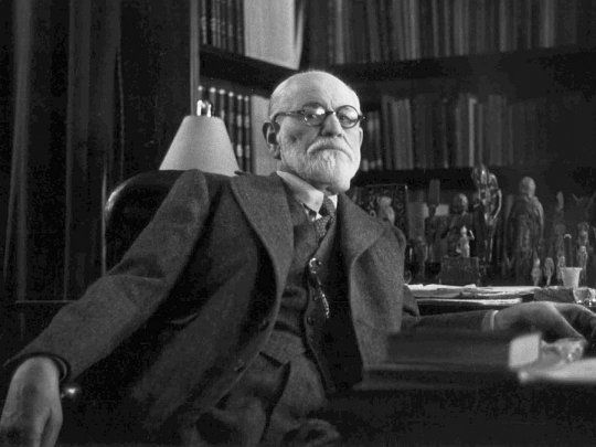 La extensa producción de Freud se diseminó por el mundo y hoy la Asociación Psicoanalítica Internacional fundada en 1911, cuenta con sociedades componentes en numerosos países.