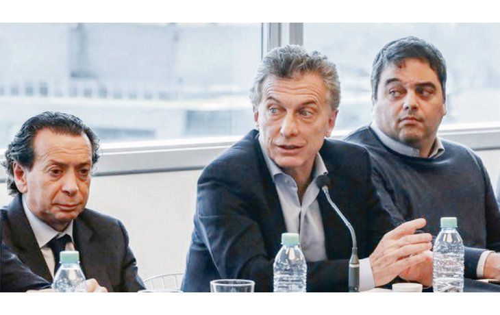 ámbito.com | Cambio. Sica y Triaca, hasta ahora pares, pasarán a ser ministro y subordinado, respectivamente. Se busca aún el cargo para el jefe de Trabajo.