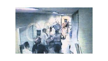 Integrantes de Los Perales fueron al Santojanni para vengarse del presunto asesino que ingresó con un «puntazo» en el abdomen.