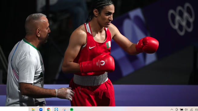 La boxeadora argelina Imane Khelif, eje de la controversia en torno a la participación de mujeres hiperandróginas en los Juegos Olímpicos de París 2024.&nbsp;