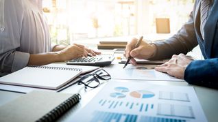 La supervisión del Banco Central del Uruguay y el alineamiento con normas OCDE fortalecen el atractivo para asesoramiento financiero. La supervisión del Banco Central del Uruguay y el alineamiento con normas OCDE fortalecen el atractivo para asesoramiento financiero.