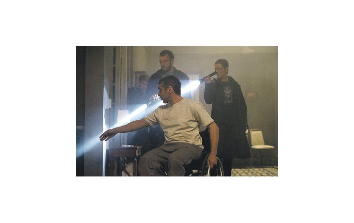 ámbito.com | Leonardo Sbaraglia lidera el muy buen elenco de “Al final del túnel”,  película que se ve con el corazón en la boca, hasta que de pronto viene el momento del alivio, la admiración, la risa y el aplauso.