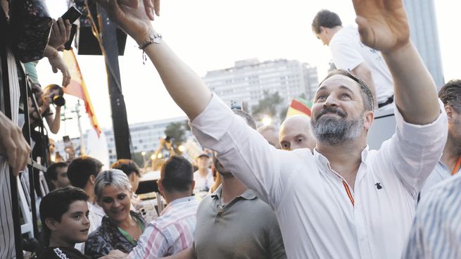 FRUSTRADO. El líder de Vox, Santiago Abascal, mostró anoche su decepción por el resultado de los comicios. La ultraderecha perdió nada menos que 19 bancas en el parlamento.