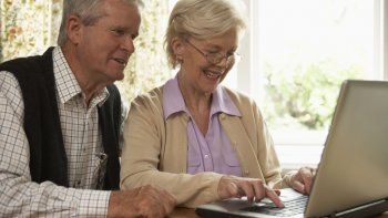 Jubilados y pensionados podrán recibir créditos sin interés de hasta $ 300.000 para&nbsp; para comprar computadoras.