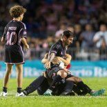 Messi vivió un susto grande en Puerto Rico: un hincha invadió la cancha y lo derribó Messi vivió un susto grande en Puerto Rico: un hincha invadió la cancha y lo derribó