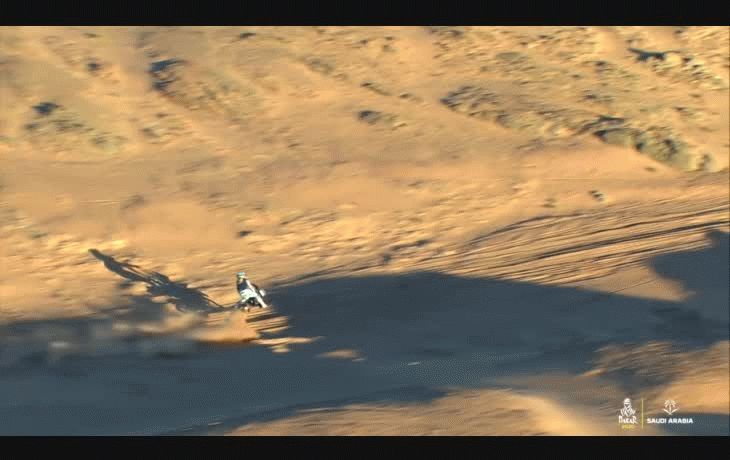 Grave accidente en el Dakar 2020: motociclista se cayó a toda velocidad en el desierto