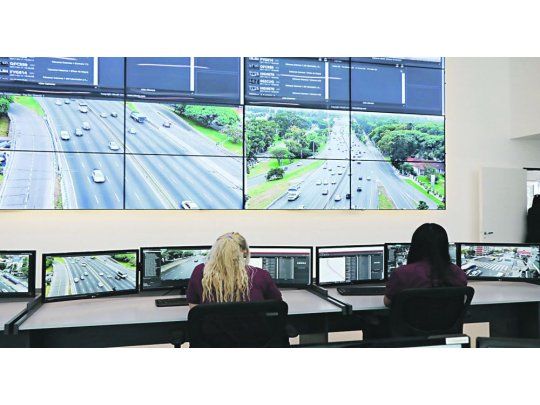 Control. Las imágenes de las cámaras de seguridad se siguen en tiempo real desde los centros de monitoreo.