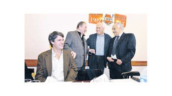Alfonso Prat gay, Rodolfo Terragno, Fernando Pino Solanas y José Bielicki, ayer en el tradicional almuerzo del Grupo Progreso.