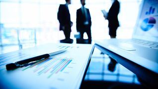 Los empresarios uruguayos revisaron a la baja sus perspectivas sobre la economía y el clima de negocios. Los empresarios uruguayos revisaron a la baja sus perspectivas sobre la economía y el clima de negocios.