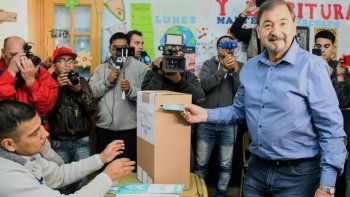 La felicidad de votar en una democracia, en la que mayorías y minorías  están representadas en un acto cívico trascendente para el futuro de  todos los salteños, dijo Isa al emitir su voto.