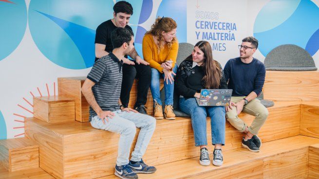 En la categoría de empresas con más de 1000 empleados, Cervecería Quilmes se alzó con el primer puesto, seguida por Accenture y Mc Donalds.