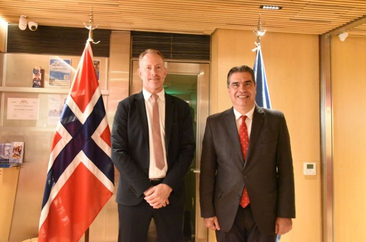 Capitanich con el noruego Halvor Sætre. Capitanich con el noruego Halvor Sætre.