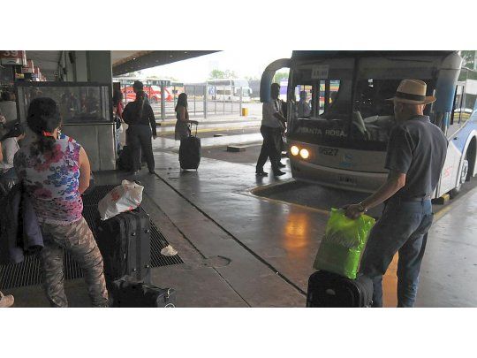 La UTA levantó el paro de choferes de micros de larga distancia