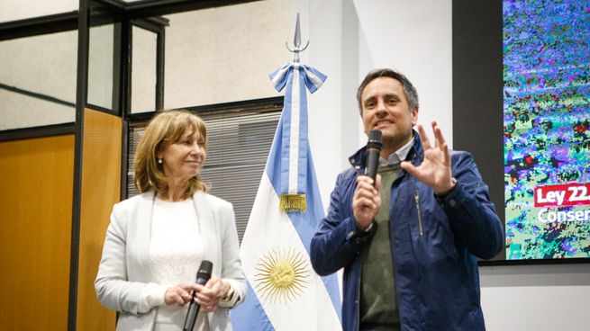 Alicia Aparacicio y Juan Cabandié.