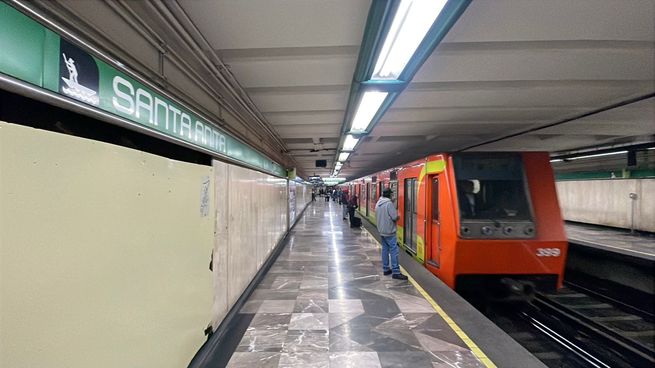 Problemas en la Línea 8 del Metro CDMX este miércoles.