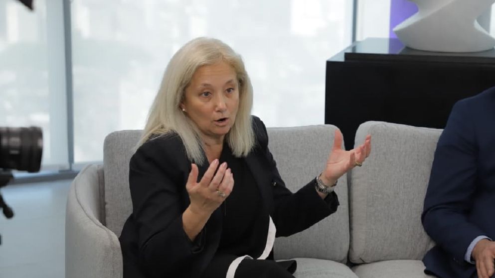 Lalíder de operaciones de OnStar para General Motors Mercosur, Ana Karina Rubini, participó del primer panel de Ámbito Debate sobre Innovación& Tecnología.