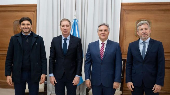Los gobernadores de la Región Centro junto a Diego Santilli en la Casa Rosada.