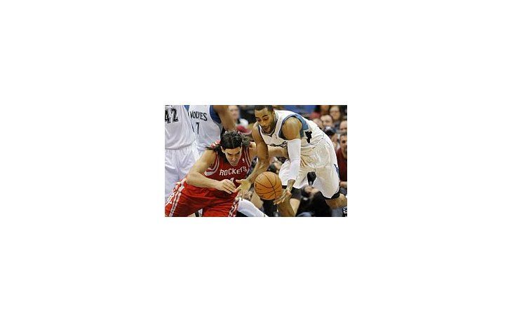 Scola marcó 15 puntos en una nueva victoria de Houston.