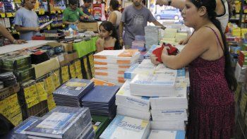 El plan contempla&nbsp;tres listados distintos de útiles y productos de indumentaria, calzados y mochilas, que se podrán adquirir hasta el 31 de marzo o hasta agotar stock en hipermercados, tiendas Todo Moda, librerías y papeleras.