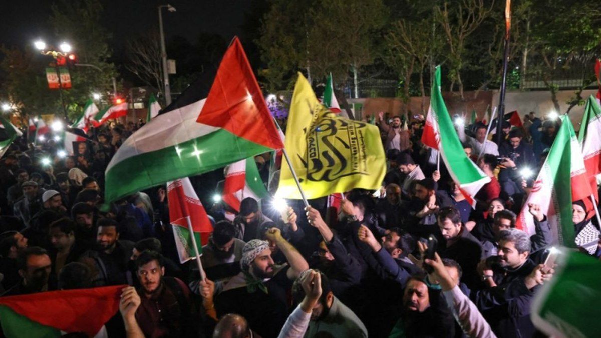 En Irán, multitudes salieron a las calles a celebrar y respaldar el ataque: Muerte a Israel