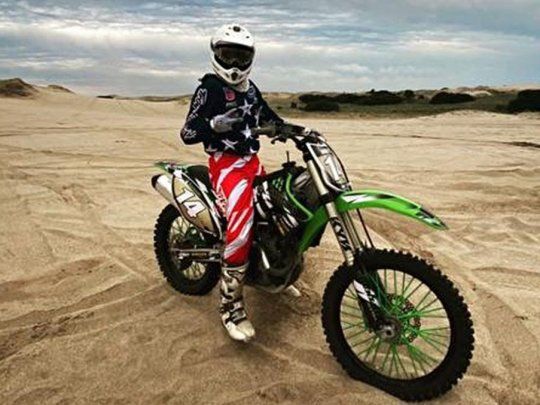 El joven turista manejaba una moto cuando fue embestido por el UTV (Utility Task Vehicle): tras el choque, el conductor del vehículo todoterreno huyó del lugar.