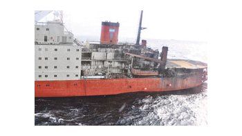 ámbito.com | Aún no se conoce cuándo finalizará la gran reparación del rompehielos Almirante Irízar, parado desde 2007, cuando un incendio en la sala de máquinas lo dejó en peligro de hundimiento.