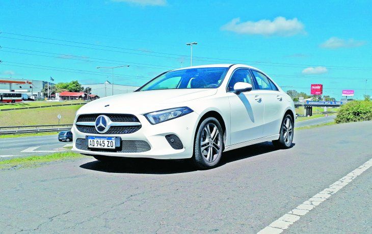 Un sedán premium que apuesta al confort