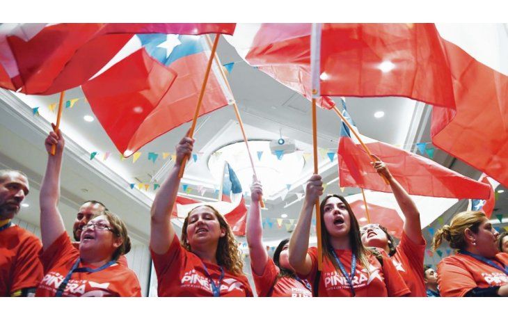 ámbito.com | JÚBILO. Simpatizantes del reelecto mandatario Sebastián Piñera festejaron desde el inicio del escrutinio oficial de votos.