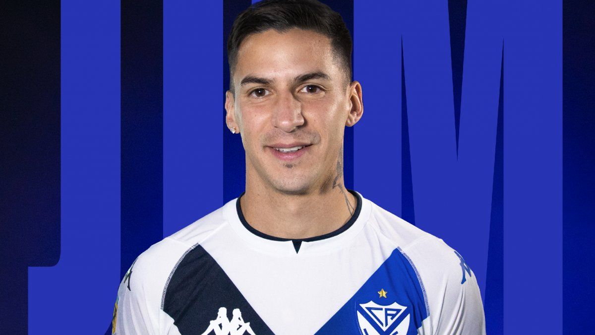 Vélez presented his fourth reinforcement