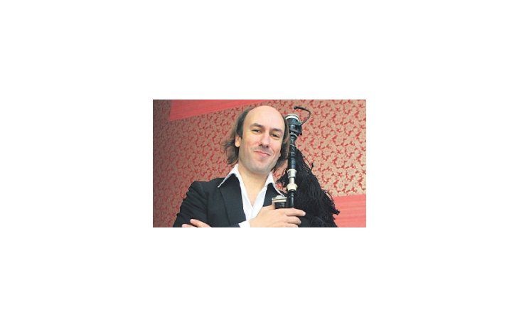 Carlos Núñez: “La música celta es un género en sí mismo, igual que el flamenco o el jazz. Es un género transnacional que tiene mucho pasado y que está en plena construcción”.