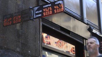 El dólar trepa en la semana más de 33%.