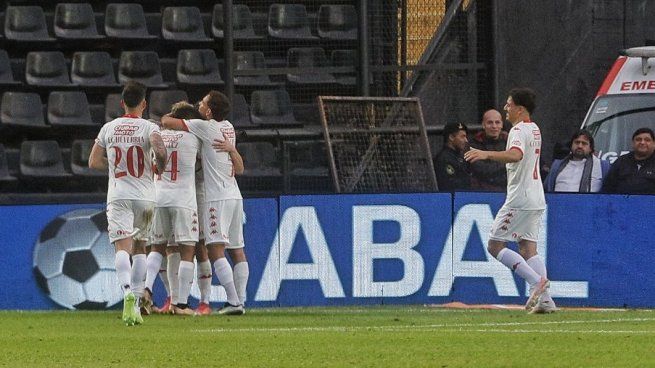 Se infla de confianza. Huracán extendió su buen momento del torneo local a la Copa Argentina.