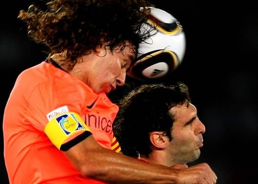 Carles Puyol levantó su sexta copa en el año como capitán del Barcelona.