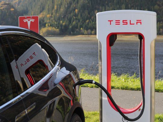 Tesla pierde participación en el mercado de vehículos eléctricos en EEUU.